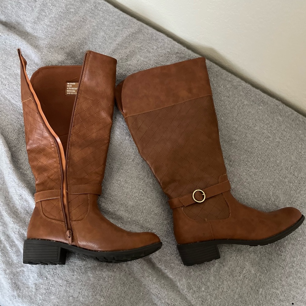 ST. JOHN’s BAY size 10 Knee Boots